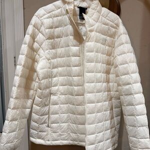 Women's White The North Face, Thermaball puffer coat. New without tags.